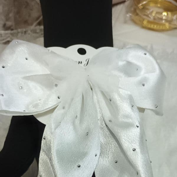 Lightweight Womens Hair Bow in Random Color Best Quality - Fragrance | Buy online on ZillyBuy