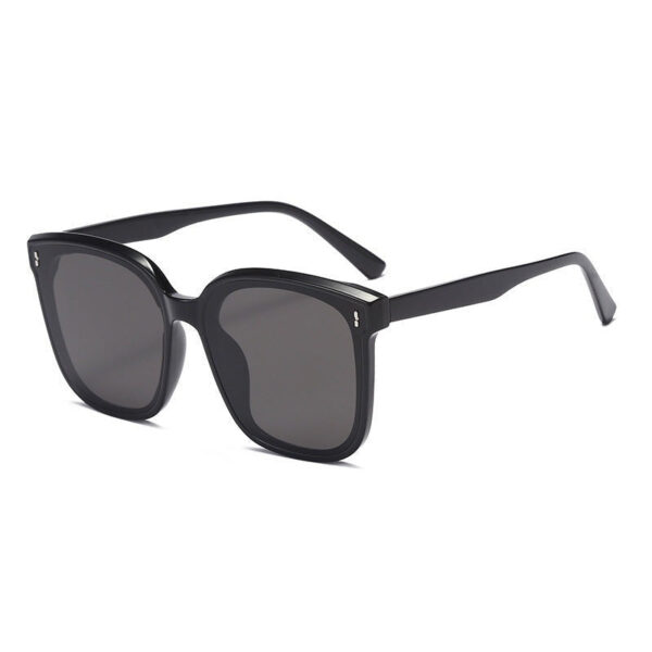 High-quality lenses that offer UV400 protection