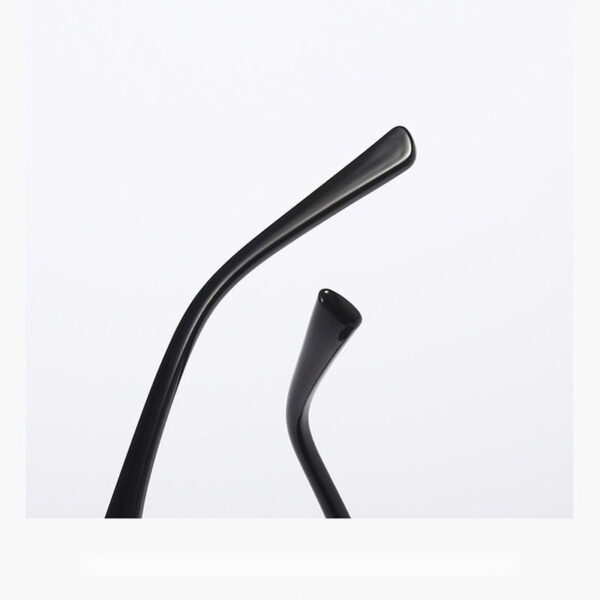High-quality lenses that offer UV400 protection