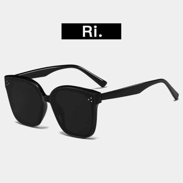 Fashionable Trendy Anti-UV Sunglasses for Men and Women
