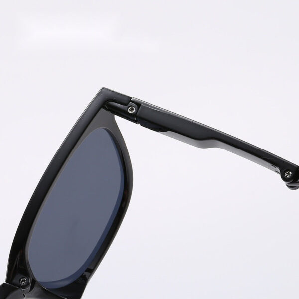 Fashionable Folding Sunglasses