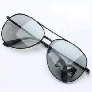 Classic Foldable Sunglasses for Everyday Style