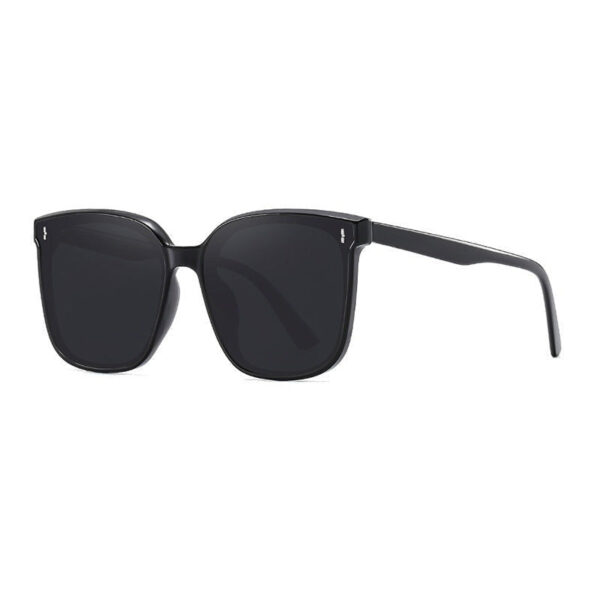 High-quality lenses that offer UV400 protection