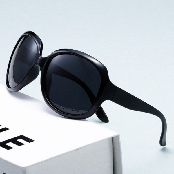 Trendy Women's Polarized Sunglasses with Advanced UV Protection