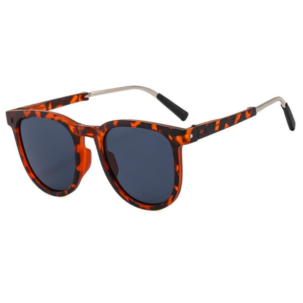 Classic Round Folding Shades