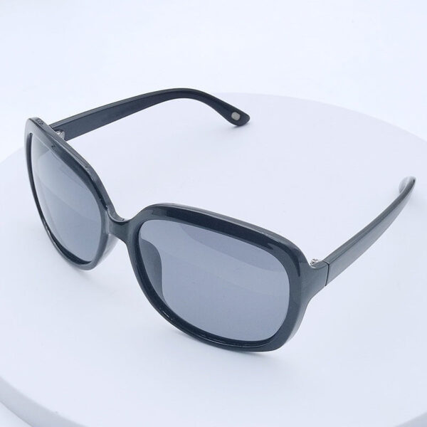 Trendy Women's Polarized Sunglasses with Advanced UV Protection