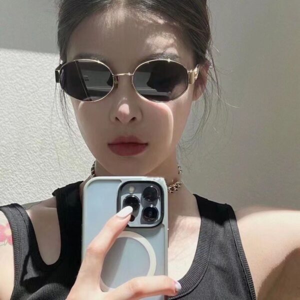 The new Arc de Triomphe sunglasses Lisa CL40235U the same retro oval personality fashion high-value sunglasses
