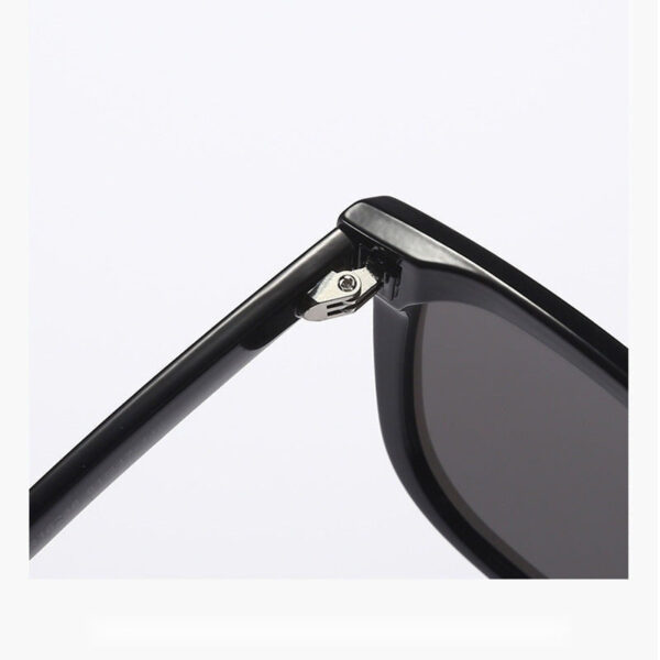 High-quality lenses that offer UV400 protection